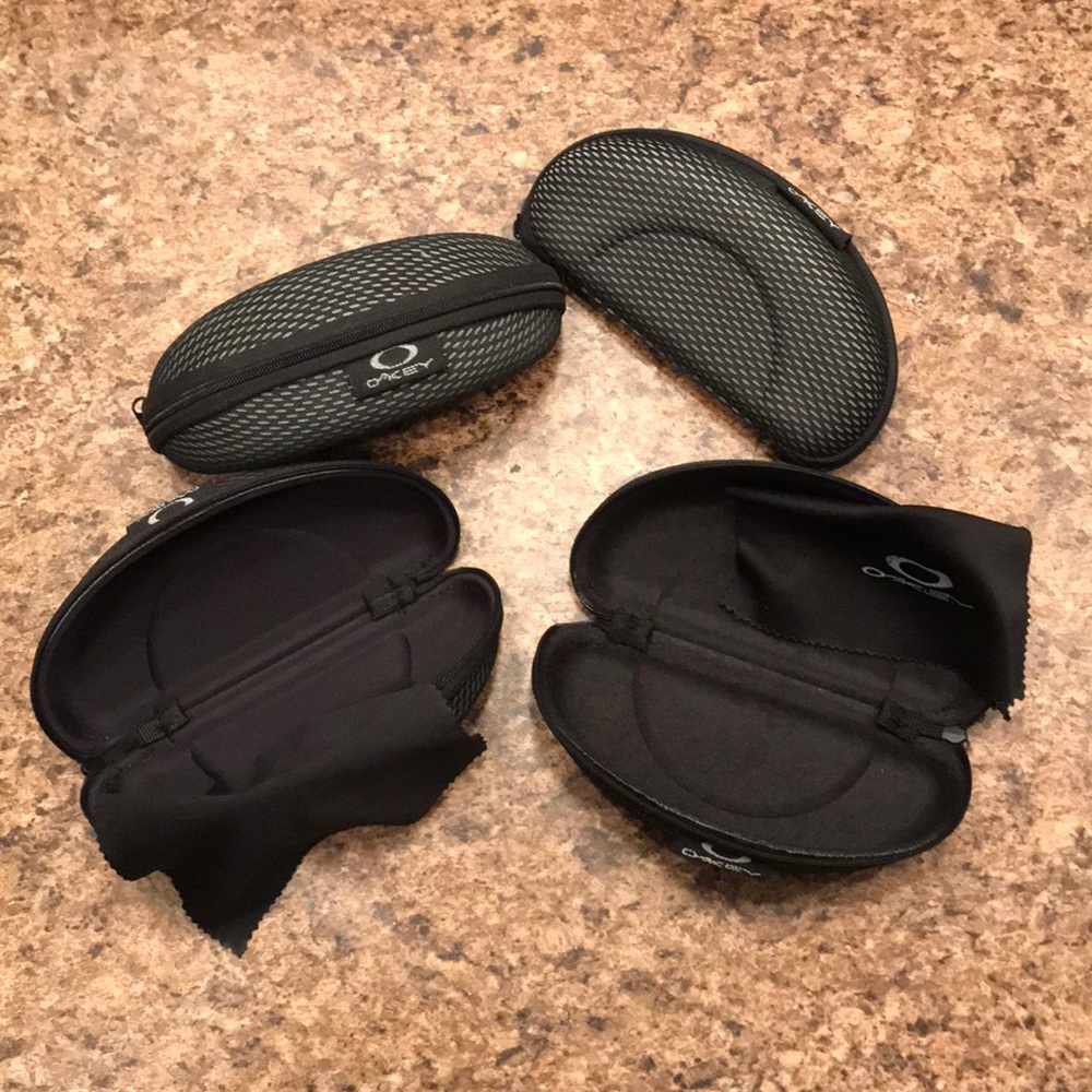 (1) Sunglass Case & Cleaning Cloth